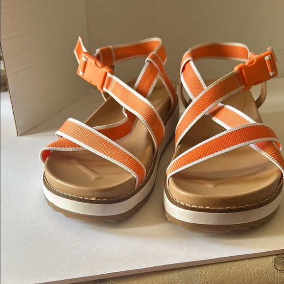 Vibrant Orange Platform Sandals with Geometric Straps - Picture 1 of 6